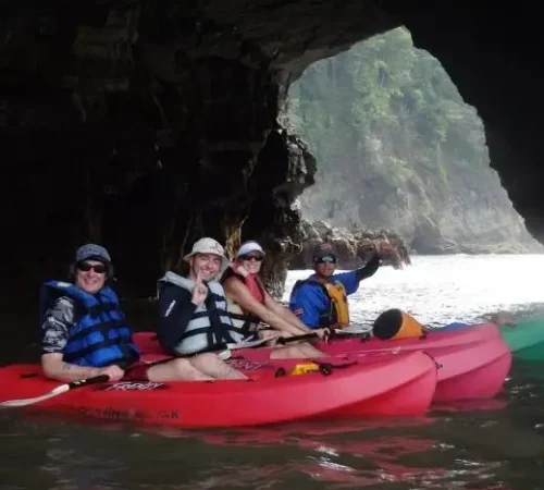 kayak-sea-cave-costa-rica